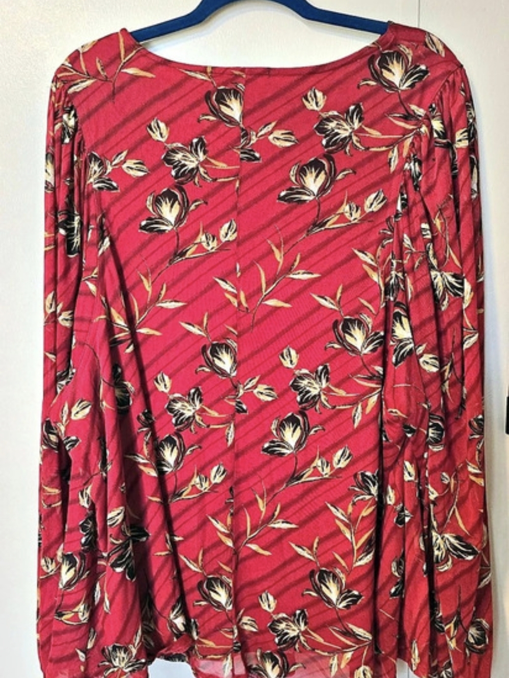 Floral Blouse in Red Size 4Xl